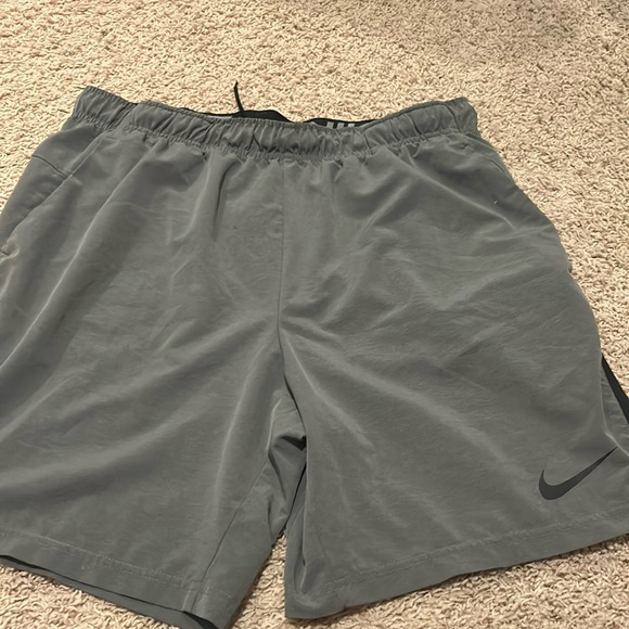 Nike 2XL gray athletic shorts - Picture 1 of 3